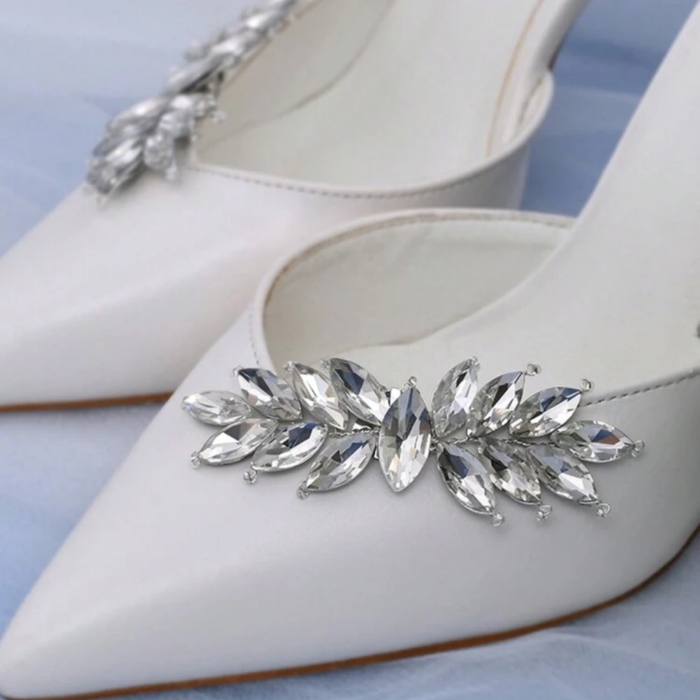 🪩 Embellished Shoe Clips 🪩 - Picture 2 of 4